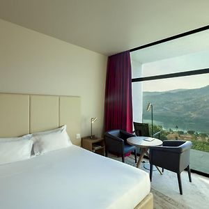 Zimmer mit Kingsize-Bett